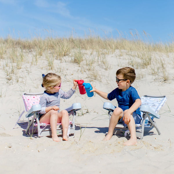 FishFlops® Gully Child Beach Chair in Daisy The Narwhal